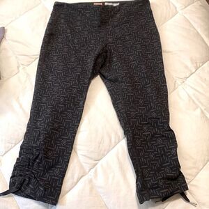 LUCY capri leggings ,Lucy power max, Hathaway collection, medium
